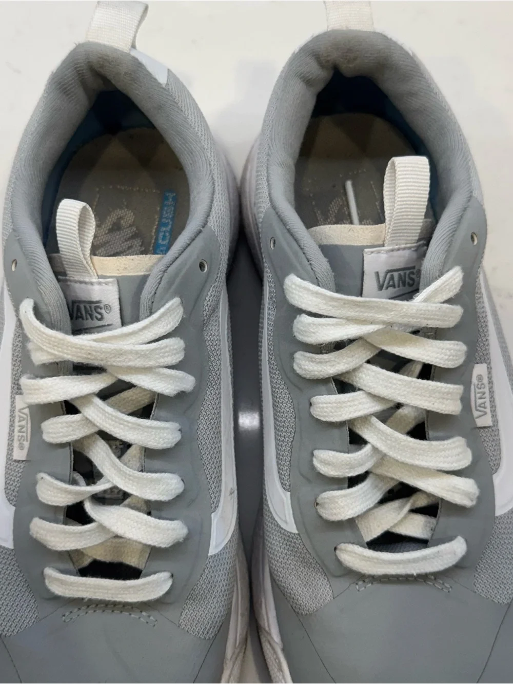 Vans UltraRange EXO Frost Gray True White Sneakers Women’s 8